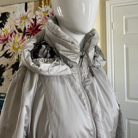 Airfield Winter Coat - matte satin light grey - size Medium - Picture 3 of 17